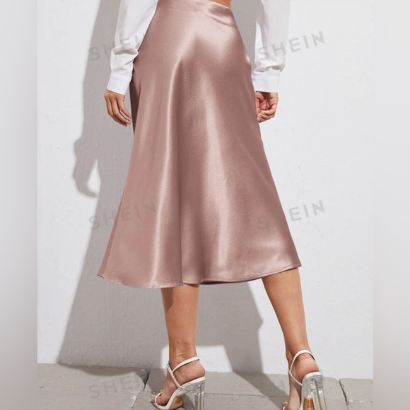 Satin Pink Skirt - Picture 3 of 3